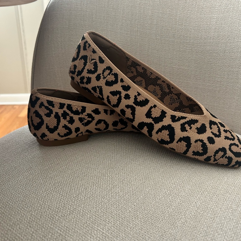 Vivaia square-toe v-cut flats
Margot 2.0 NWOT